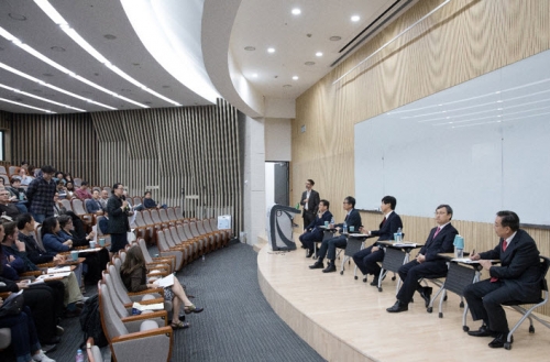 International Faculty Association Holds Open Forum with SNU Presidential Finalists