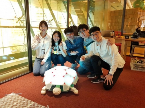 Team of SNU and KAIST Students Win International Robot Contest