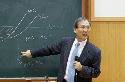 SNU Economics Professor Became the K-MOOC Star