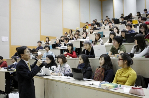 Intellectual Power and Personality: Professor Yoon Young-kwan's Educational Experiment at SNU