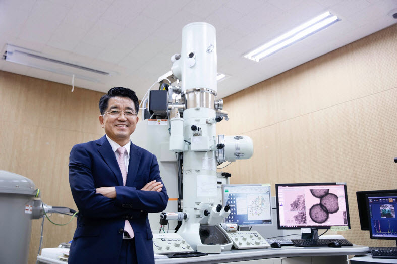 Distinguished Professor Taeghwan Hyeon, Department of Chemical and Biological Engineering