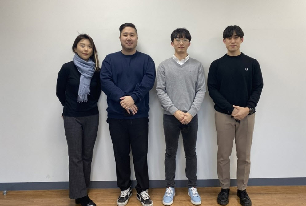 (From the left) Team Vart’s Lee Eun Jeong, Team Pylon’s Bae Sung Hwan, Researcher Im Hyuk Sun, Researcher Jung Guwon
