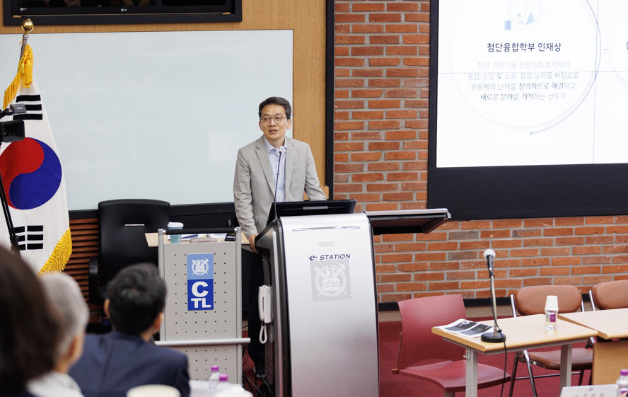 Song Jun ho, head of the preparation committee for the school, introduced the overall operation plan.