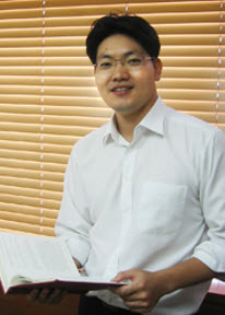 Professor KANG Kisuk (Dept. of Materials Science and Engineering)