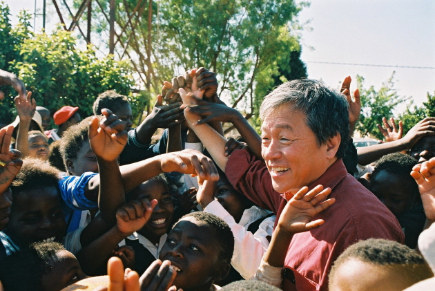 LEE Jong-wook ’81 medicine, former director of World Health Organization