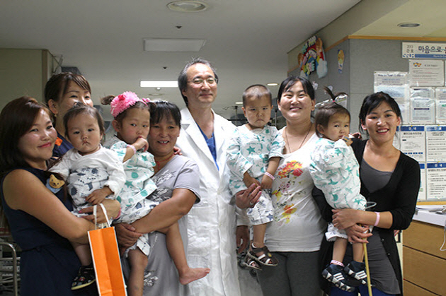 Professor KIM Woong-Han and Mongolian patients