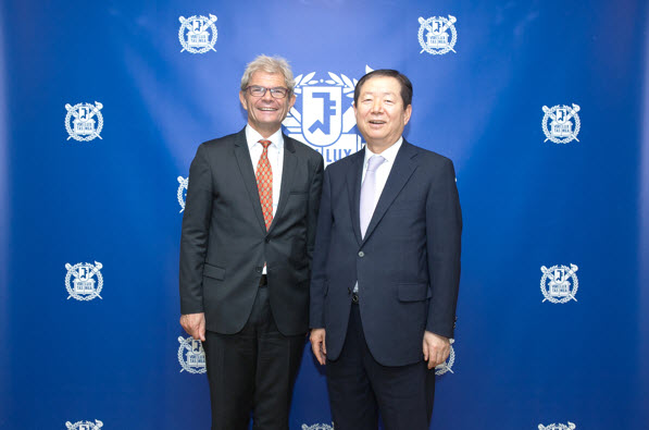 German Ambassador to Korea Rolf Mafael (left) and President SUNG Nak-in