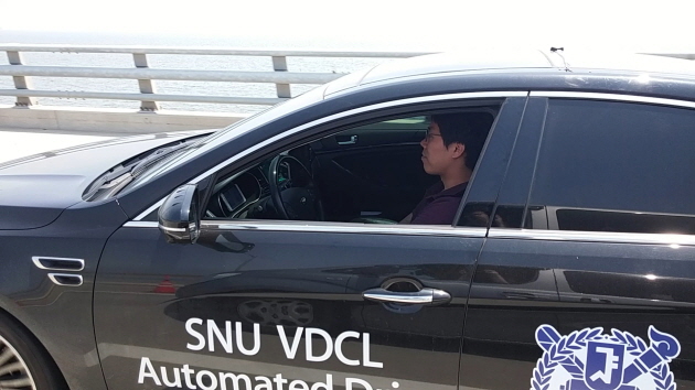SNU VDCL’s automated vehicle is driving on a highway
