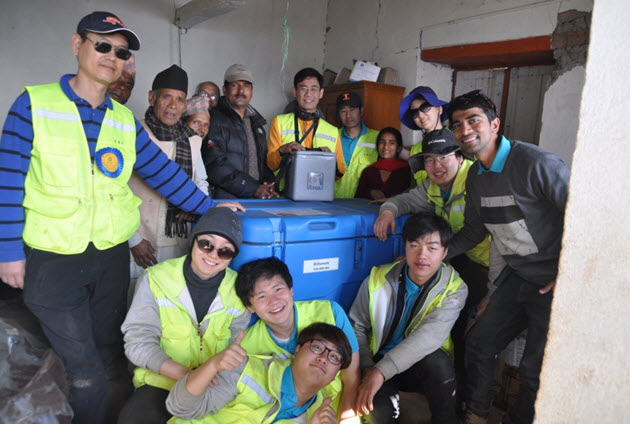 SNU Engineering students in Nepal with the portable vaccine storage