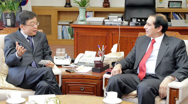 Pakistani ambassador and SNU President